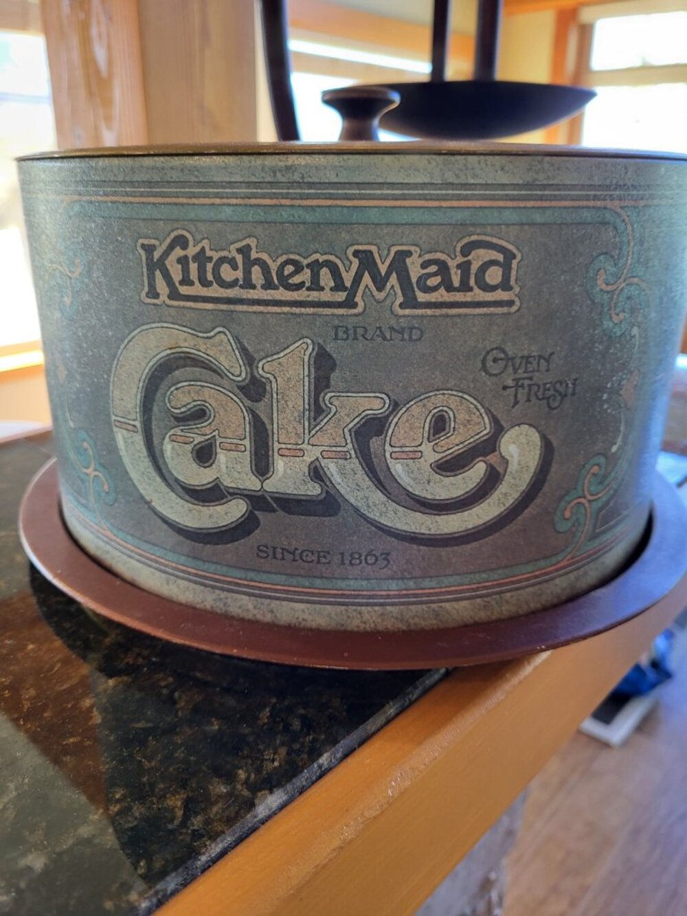 Vintage 1979 Ballonoff Kitchen Maid Covered Metal/Tin Cake Keeper